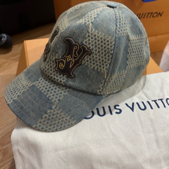 Louis Vuitton cap - Picture 2 of 11